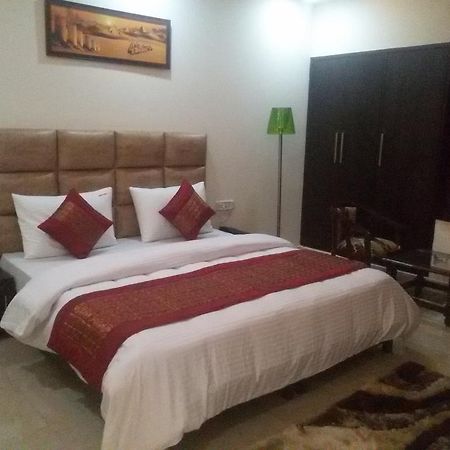 Hotel Smart Inn 2 New Delhi Buitenkant foto