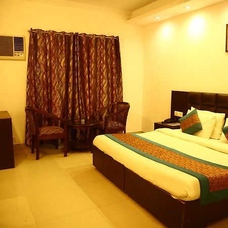 Hotel Smart Inn 2 New Delhi Buitenkant foto
