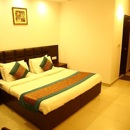 Hotel Smart Inn 2 New Delhi Buitenkant foto