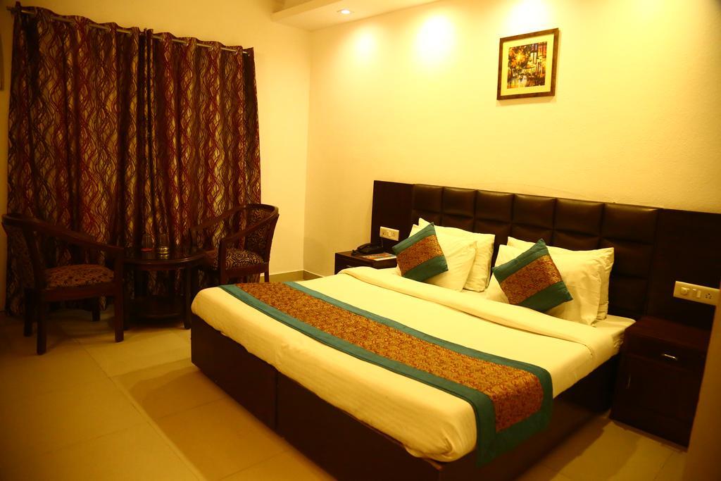 Hotel Smart Inn 2 New Delhi Buitenkant foto