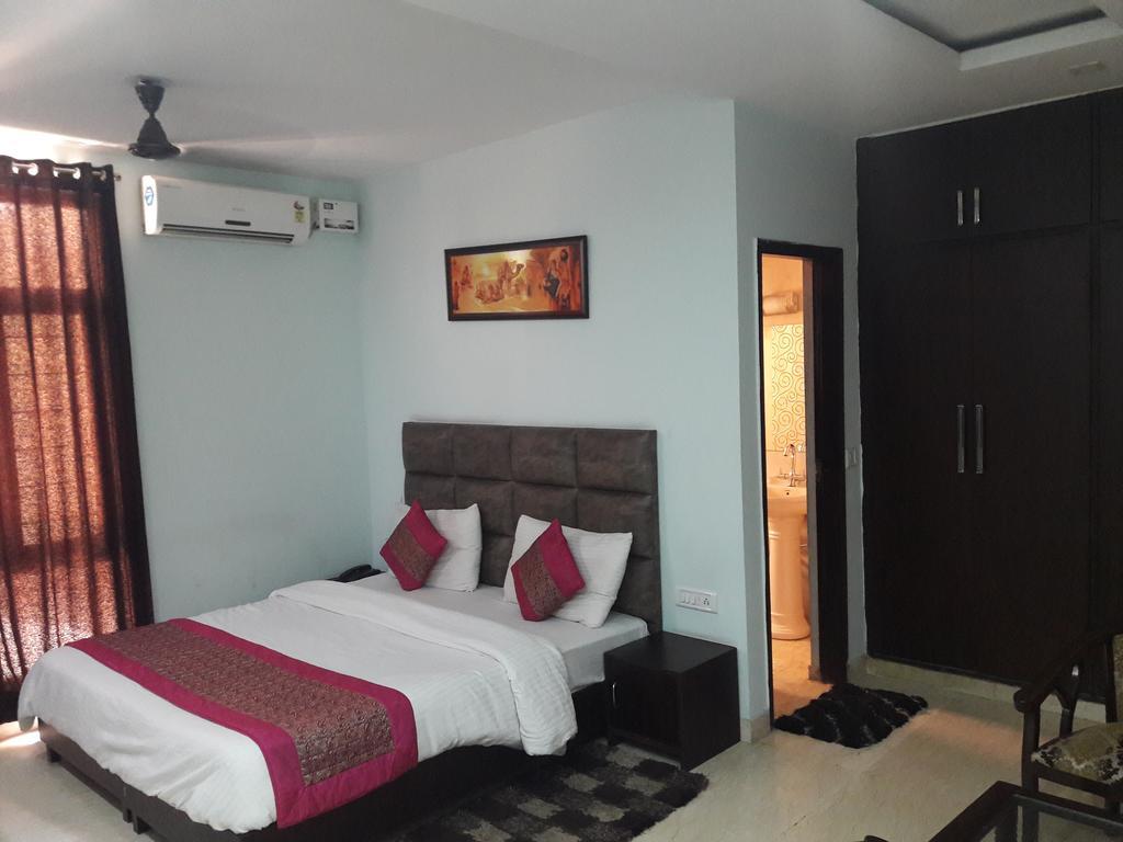 Hotel Smart Inn 2 New Delhi Buitenkant foto