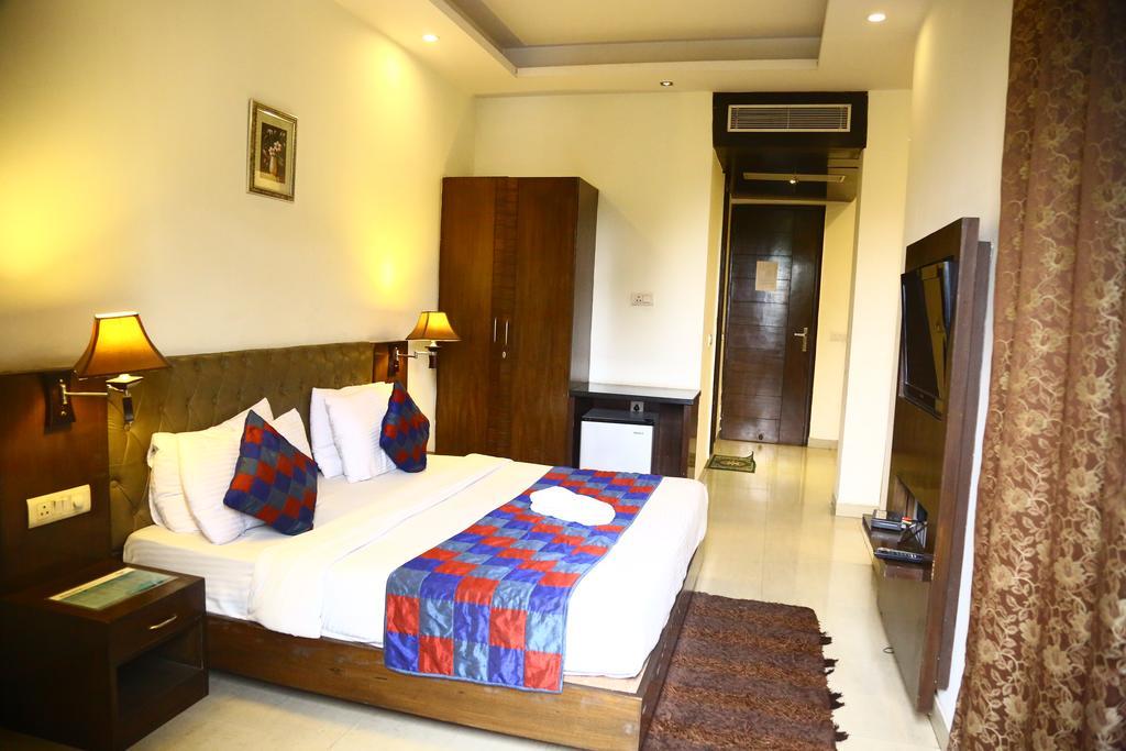 Hotel Smart Inn 2 New Delhi Buitenkant foto