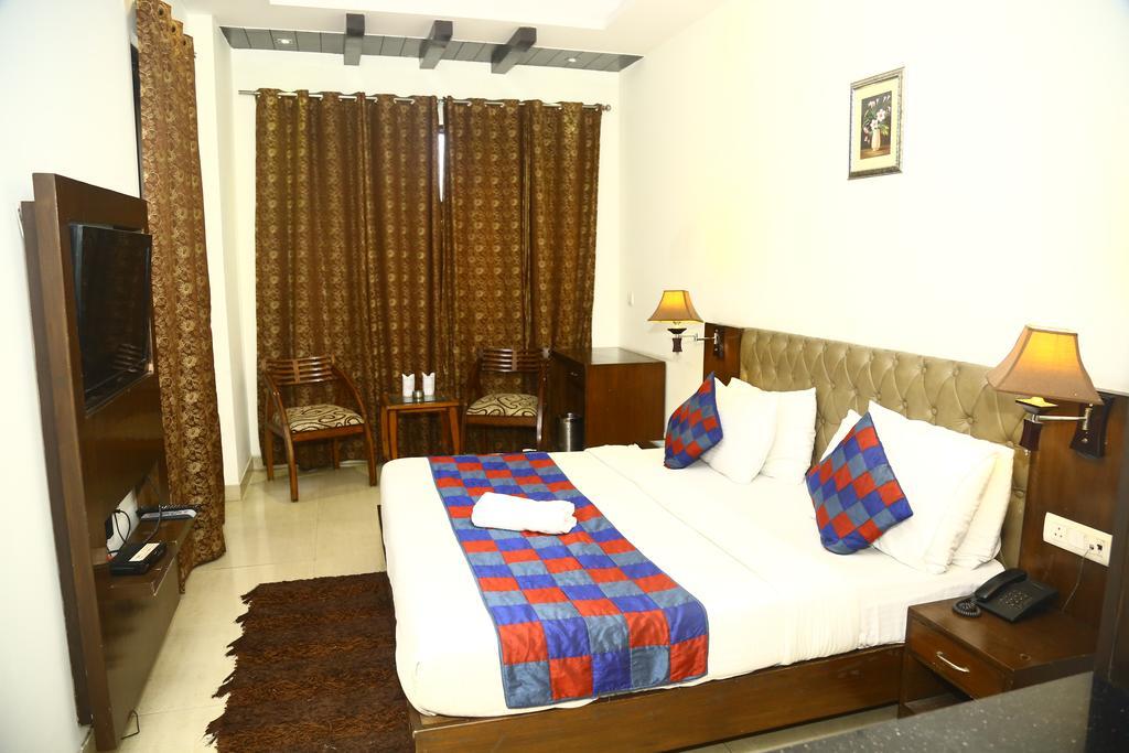 Hotel Smart Inn 2 New Delhi Buitenkant foto