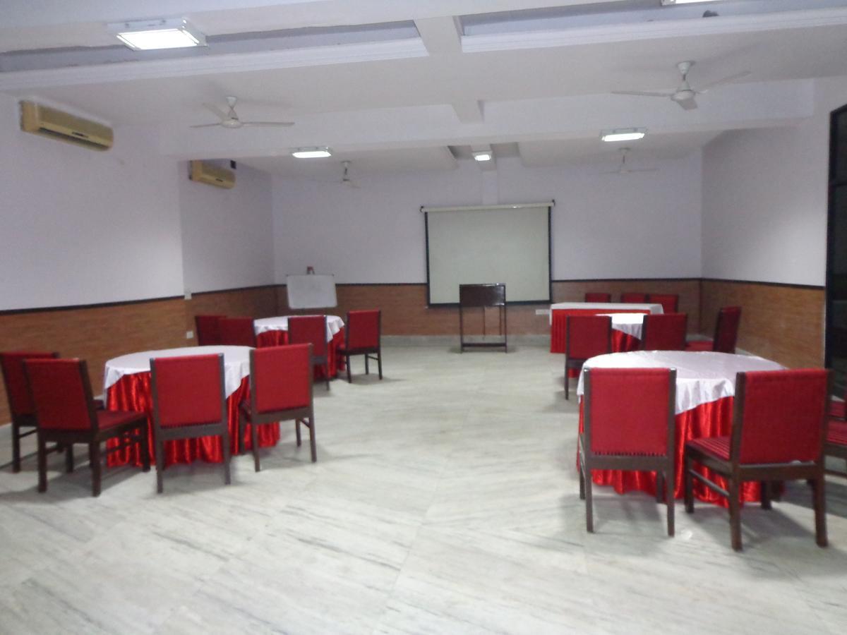 Hotel Smart Inn 2 New Delhi Buitenkant foto