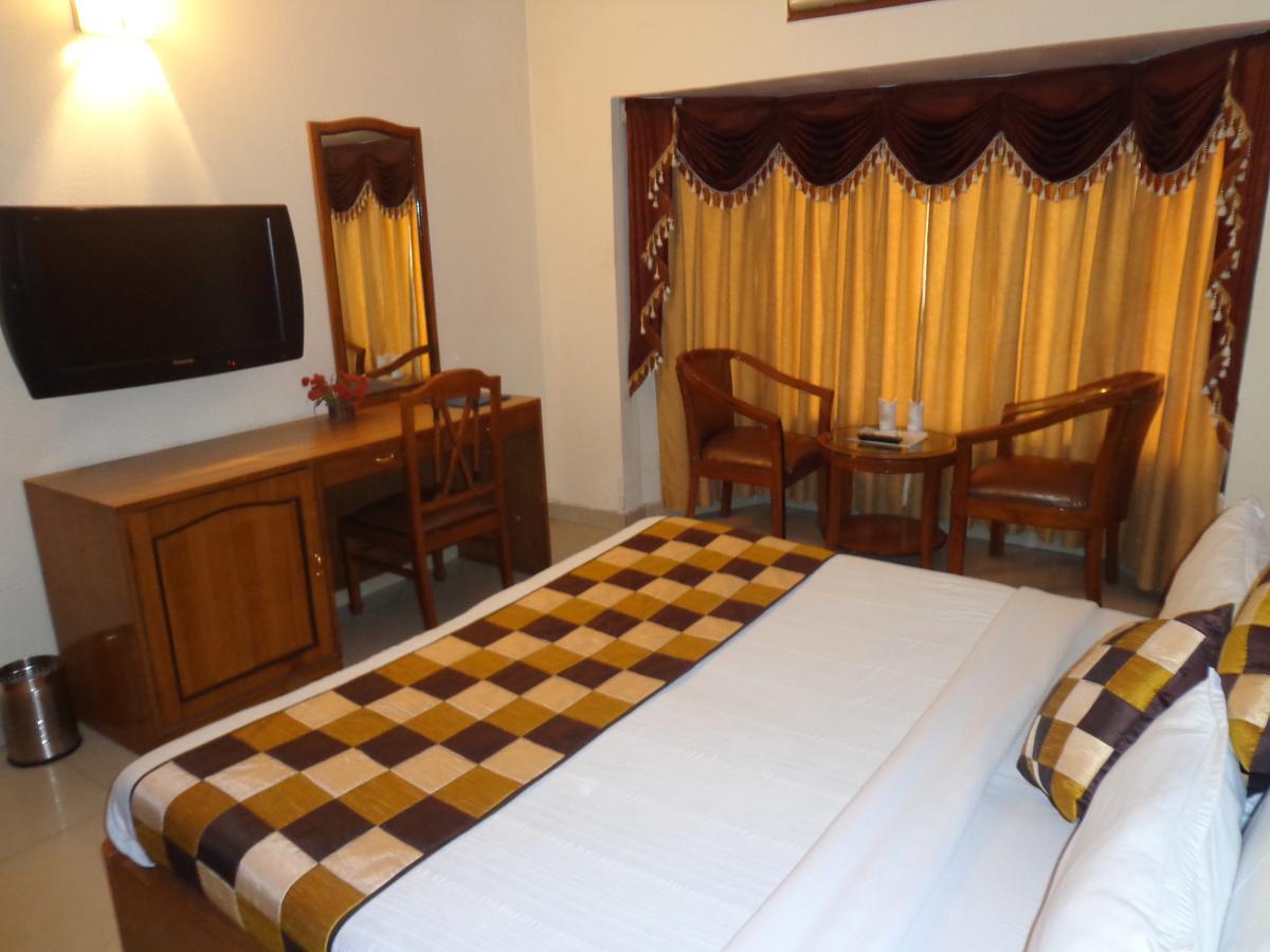Hotel Smart Inn 2 New Delhi Buitenkant foto