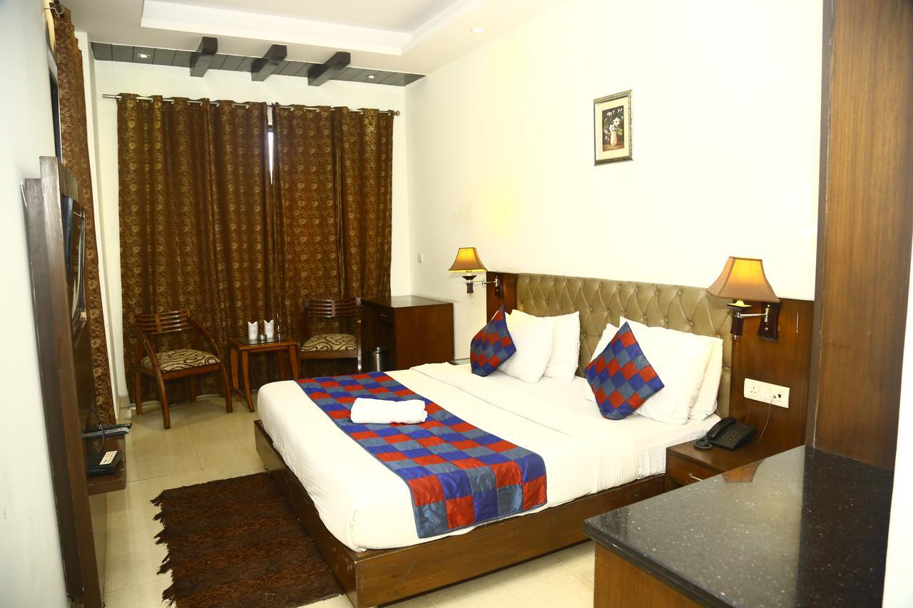 Hotel Smart Inn 2 New Delhi Buitenkant foto