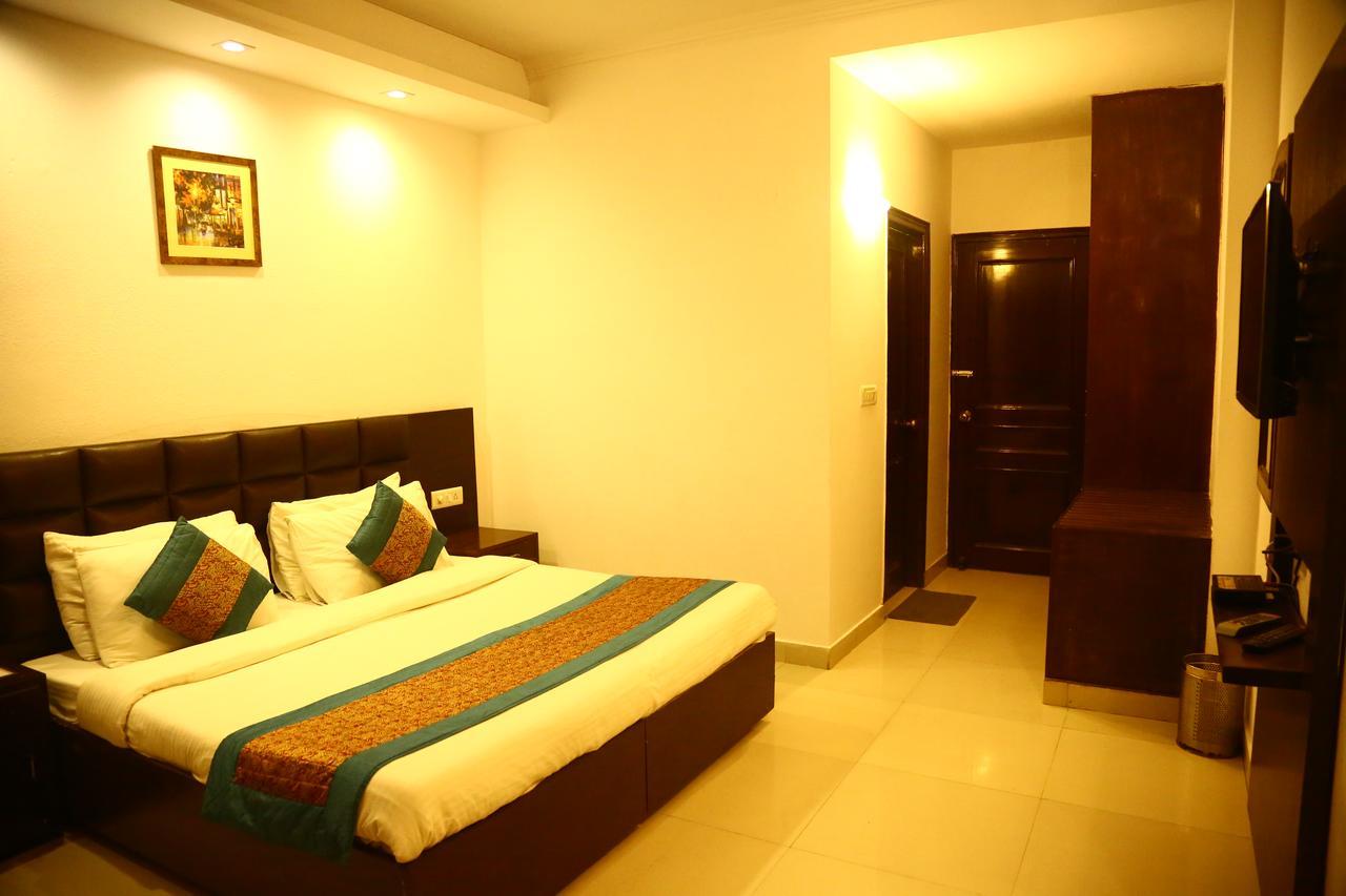 Hotel Smart Inn 2 New Delhi Buitenkant foto