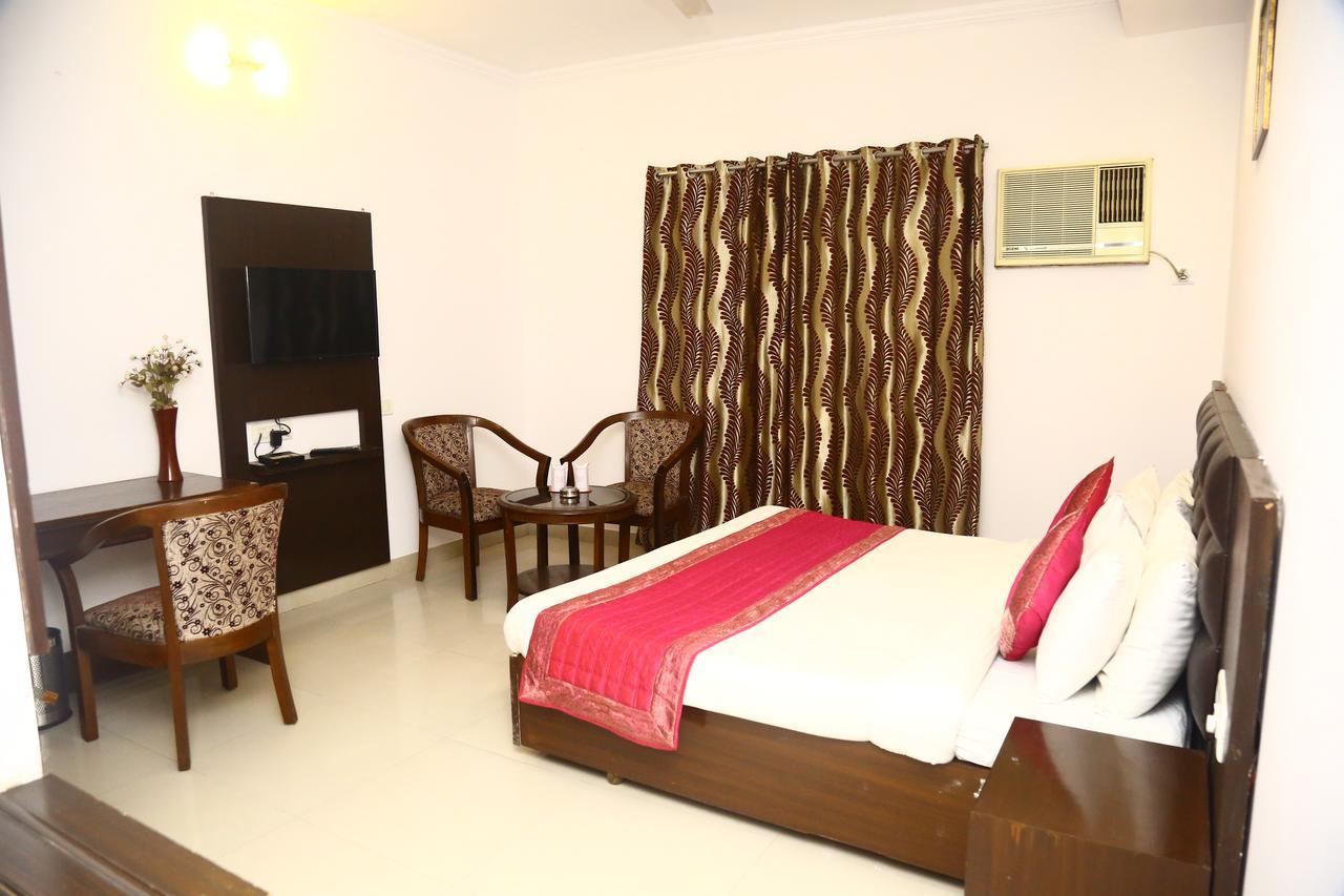 Hotel Smart Inn 2 New Delhi Buitenkant foto