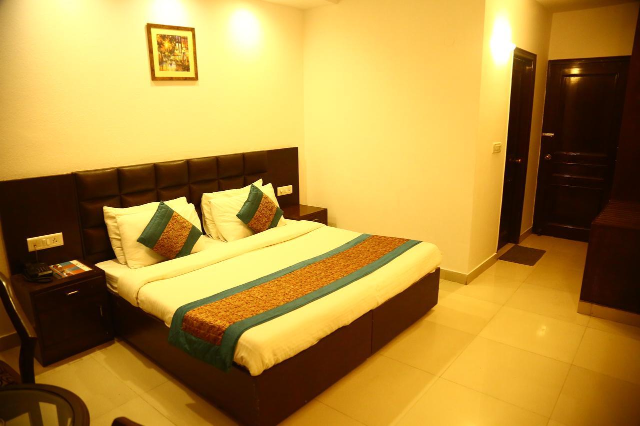 Hotel Smart Inn 2 New Delhi Buitenkant foto