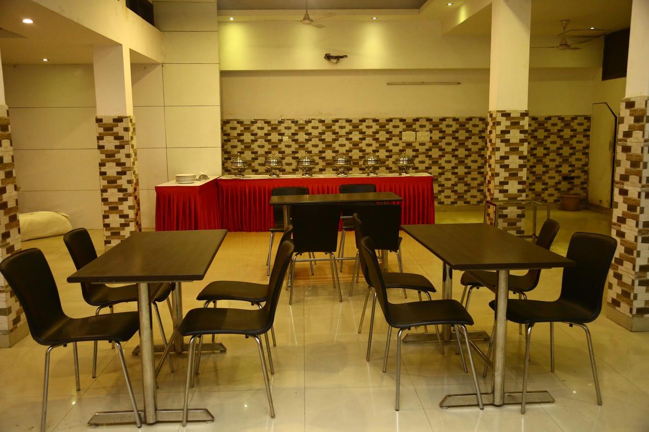 Hotel Smart Inn 2 New Delhi Buitenkant foto