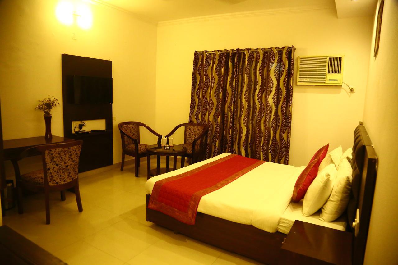 Hotel Smart Inn 2 New Delhi Buitenkant foto