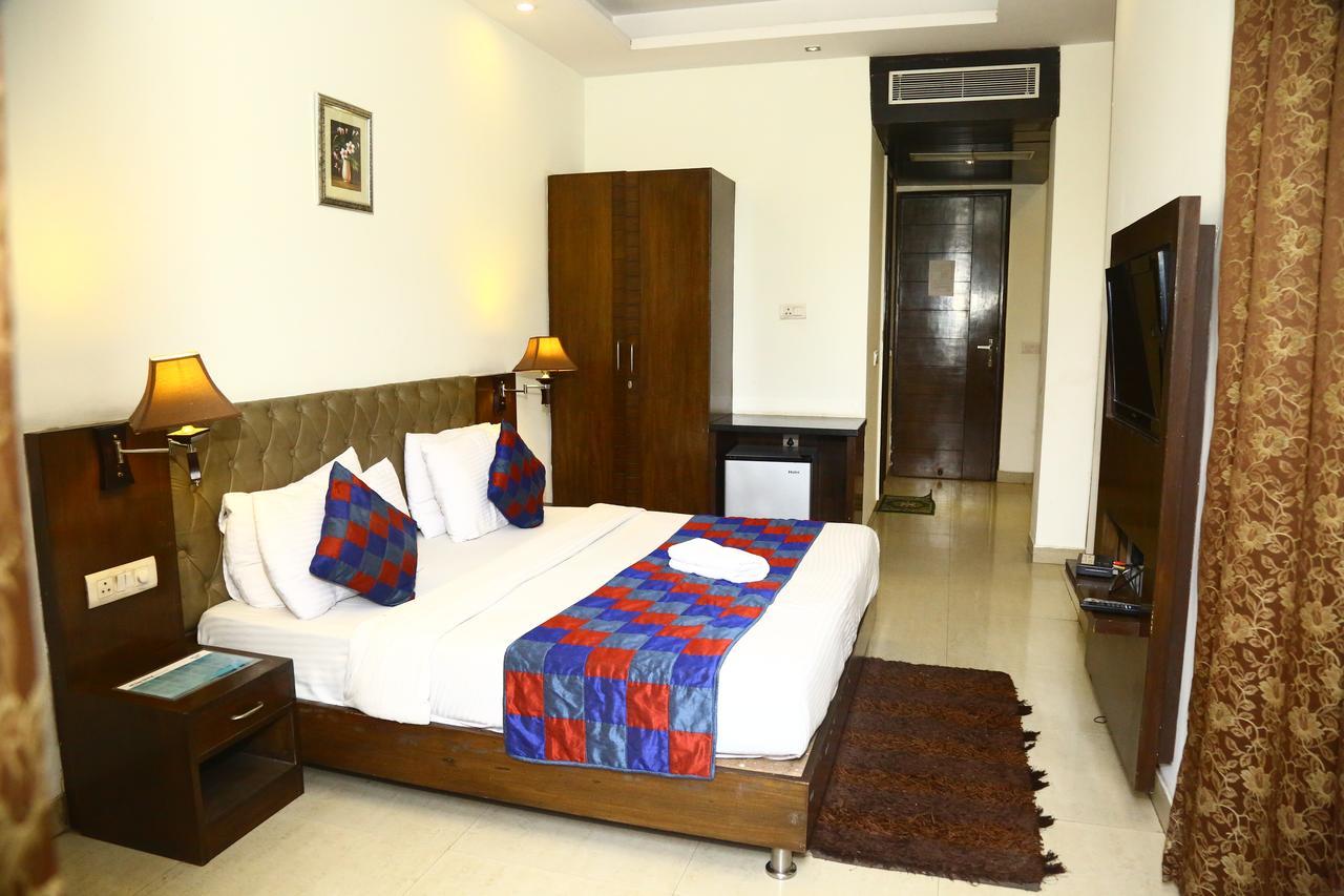 Hotel Smart Inn 2 New Delhi Buitenkant foto