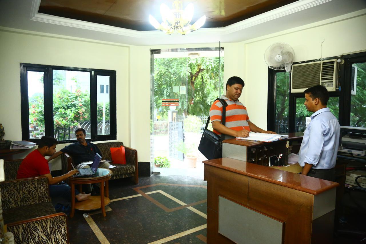 Hotel Smart Inn 2 New Delhi Buitenkant foto
