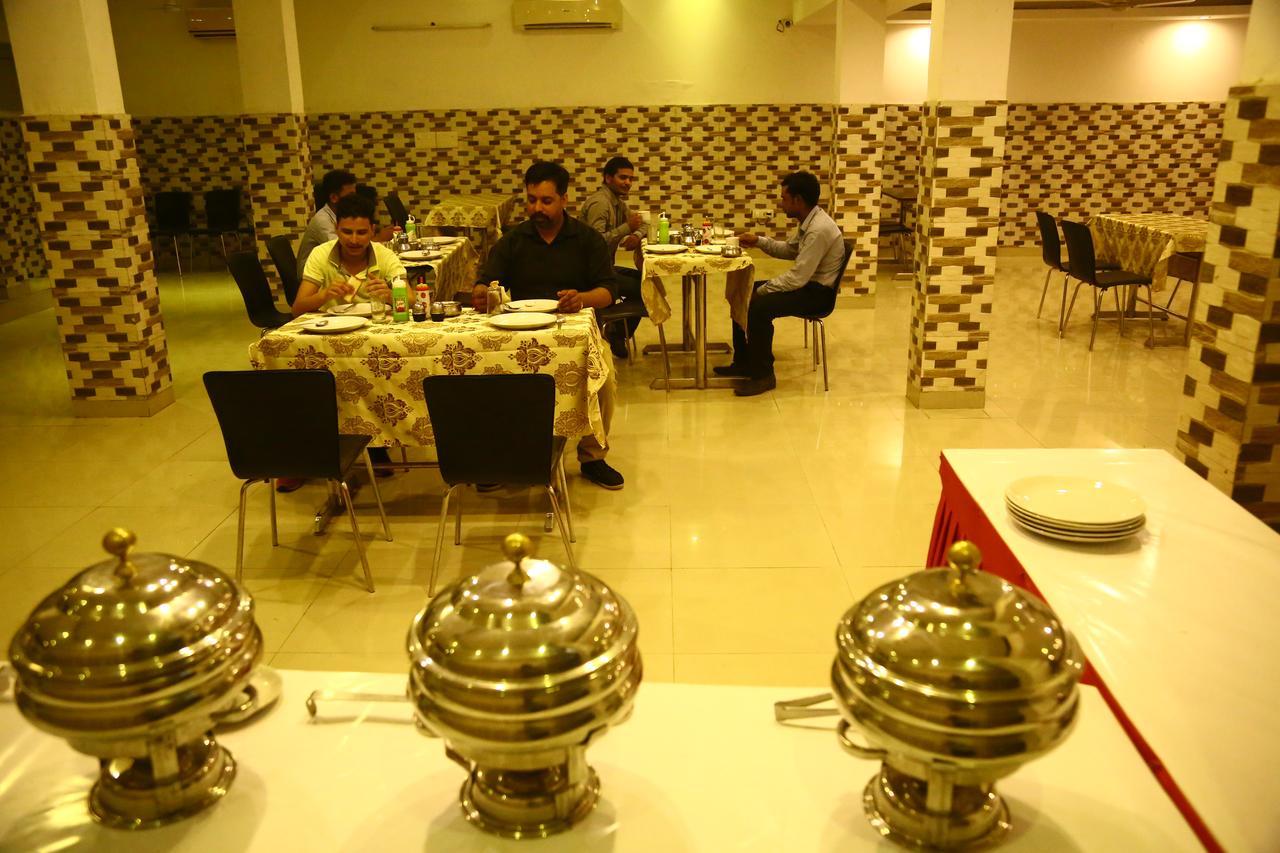 Hotel Smart Inn 2 New Delhi Buitenkant foto