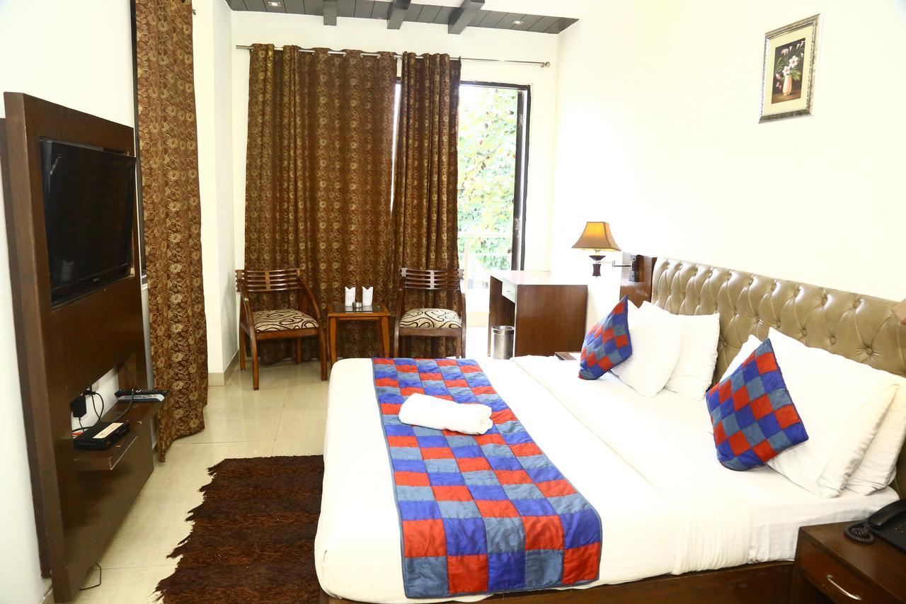 Hotel Smart Inn 2 New Delhi Buitenkant foto