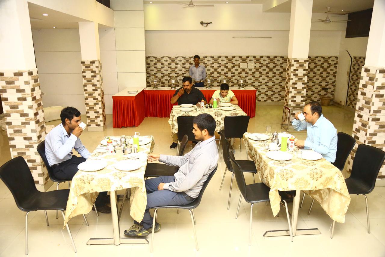 Hotel Smart Inn 2 New Delhi Buitenkant foto